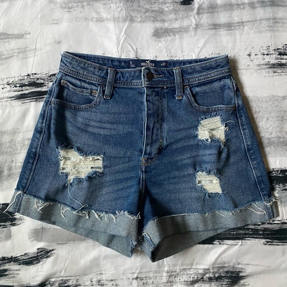 Curvy Ultra High Rise Mom Shorts 3” - Picture 1 of 6